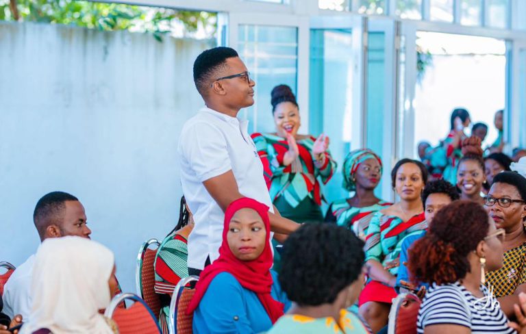 Wajasiriamali wakifanya kazi mtandaoni